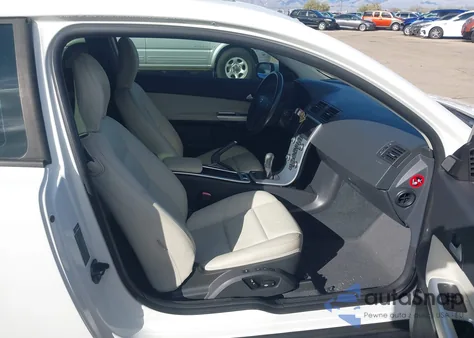 2011 Volvo C30 T5/T5 R-Design z USA, uszkodzony, nr VIN YV1672MKXB2210006